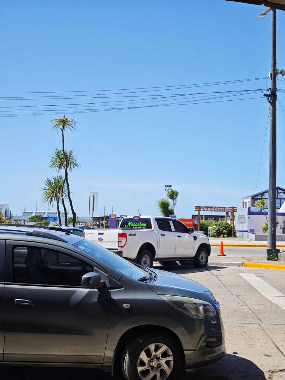 Neighbourhood, Beach, Location
