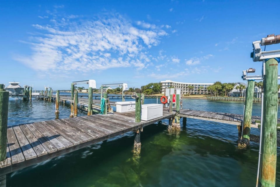 Dockside Dream-Waterfront-Boat Slip-Downtown House in Fort Walton Beach