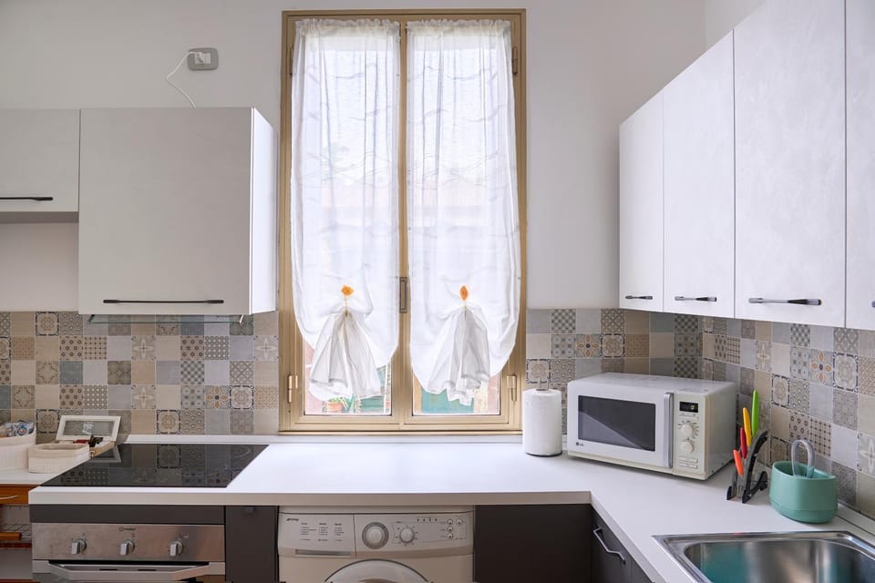 Kitchen or kitchenette, oven, pet friendly, stove, toaster