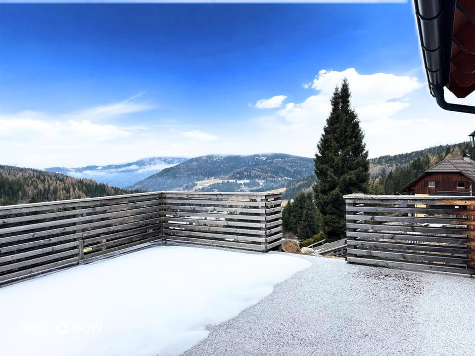 View (from property/room), Balcony/Terrace, Mountain view