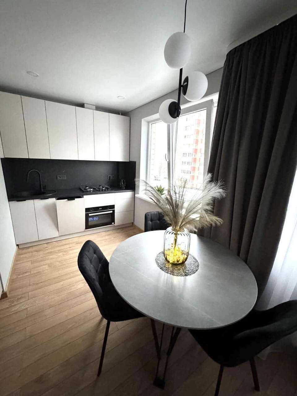 Kitchen or kitchenette, Living room, Seating area, Dining area, stove