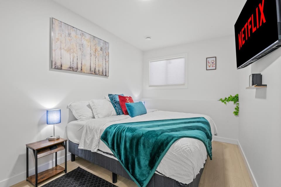 Bed, Bedroom, Guests