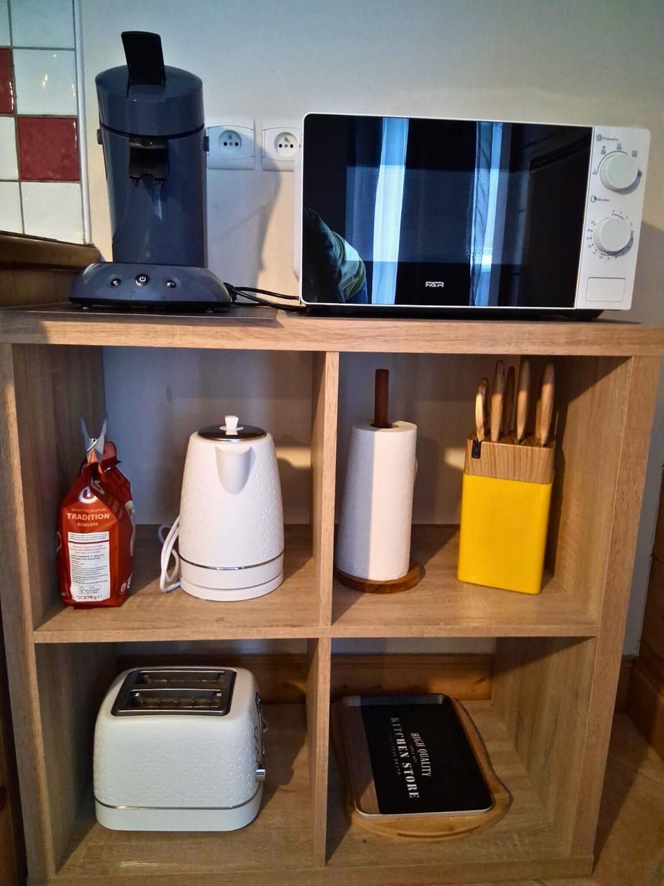 Coffee/tea facilities, toaster