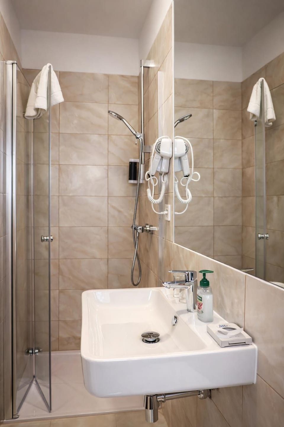Shower, Bathroom, towels