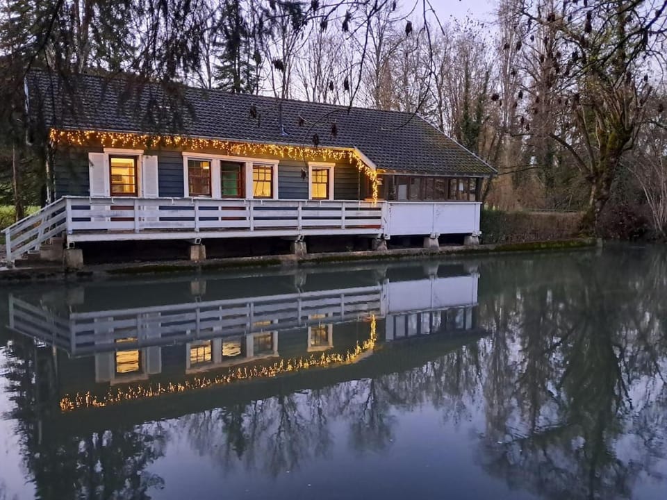 Le rêve au fil de l'eau Chalet in Bourgogne-Franche-Comté