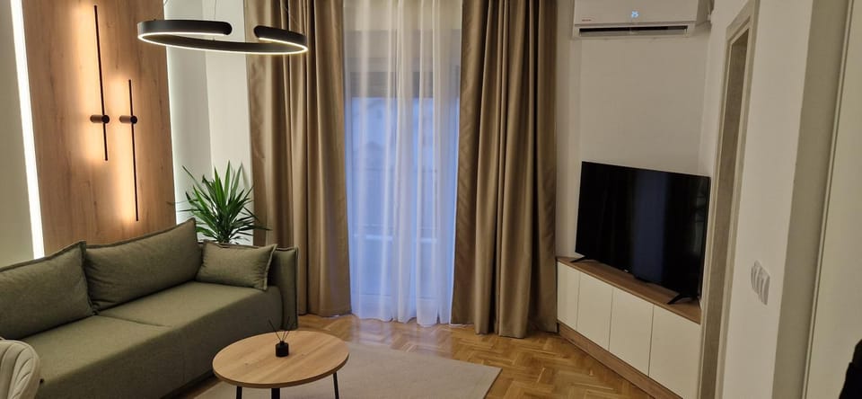 TV and multimedia, Living room, Seating area, air conditioner