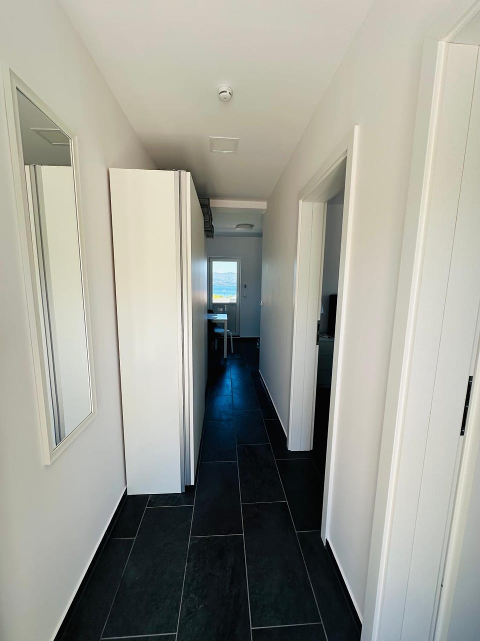Facade/entrance, wardrobe
