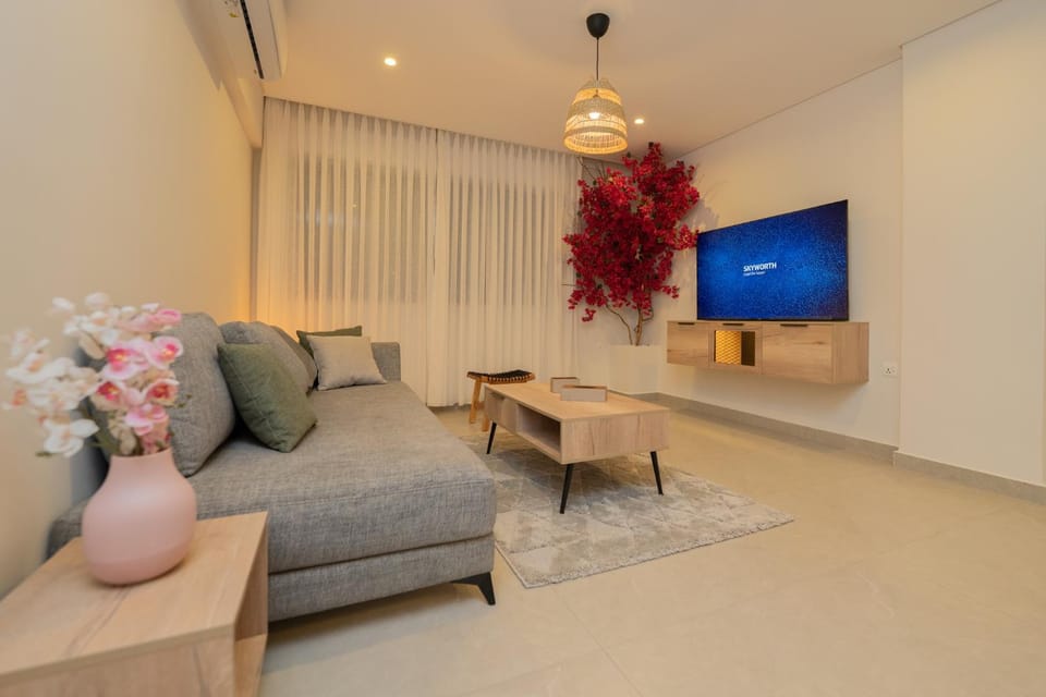 TV and multimedia, Living room, Seating area, Evening entertainment