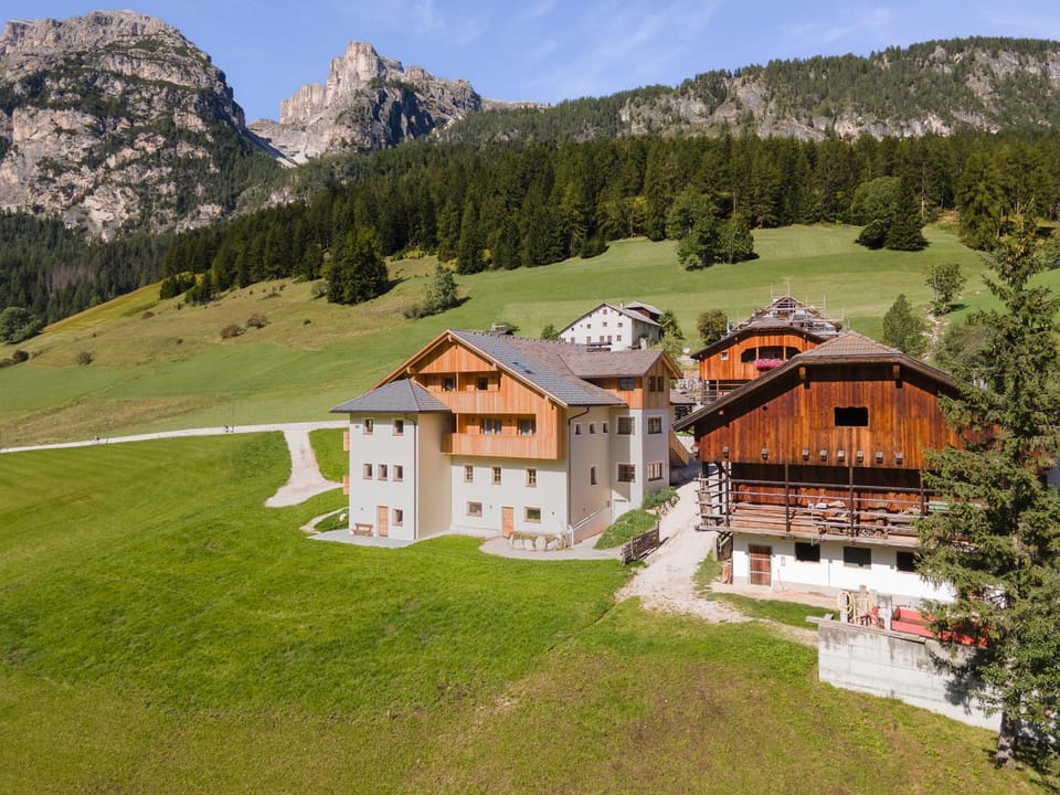 Property building, Natural landscape, Garden, View (from property/room), Mountain view