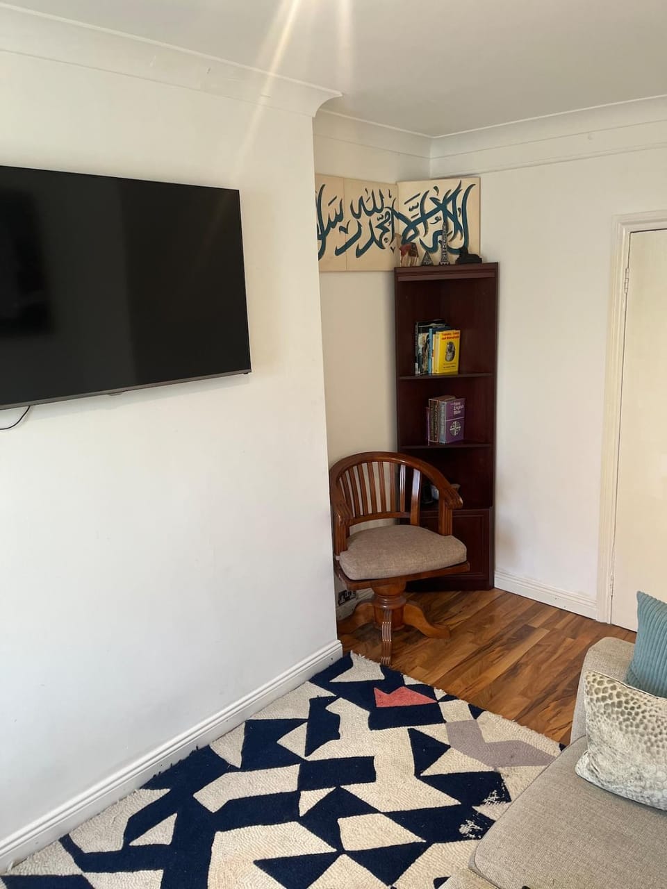 Hyde Park Modern Charming Escape Steps away from shops and park Apartment in City of Westminster