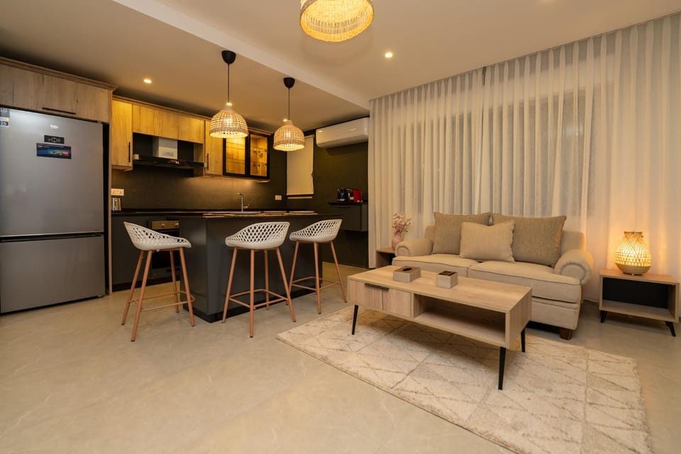 Kitchen or kitchenette, Living room, Seating area, Dining area, minibar, oven