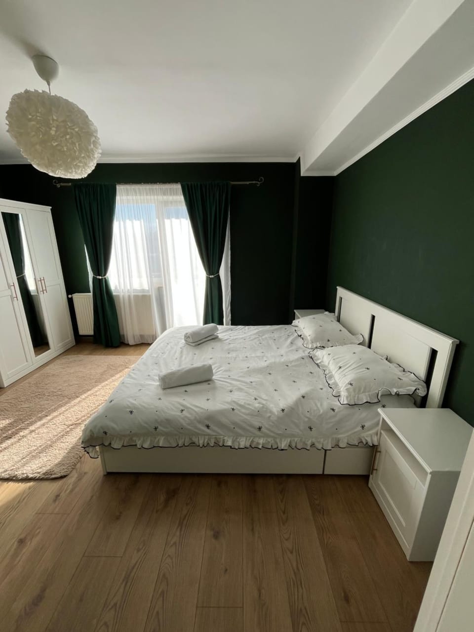 Bed, Photo of the whole room, Bedroom, towels