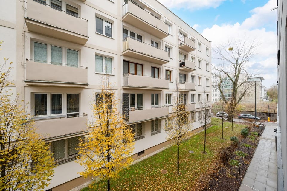 Property building, Day, Neighbourhood