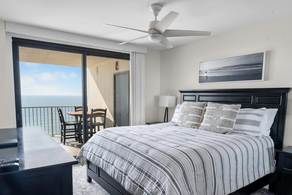 Bed, Balcony/Terrace, Photo of the whole room, Bedroom, Sea view