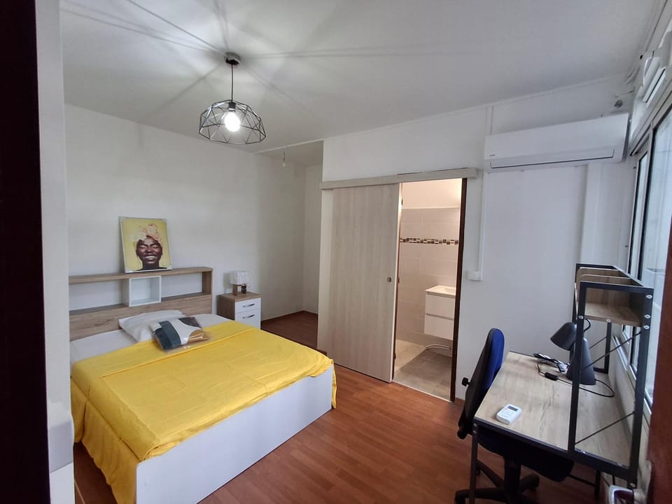 Bed, Photo of the whole room