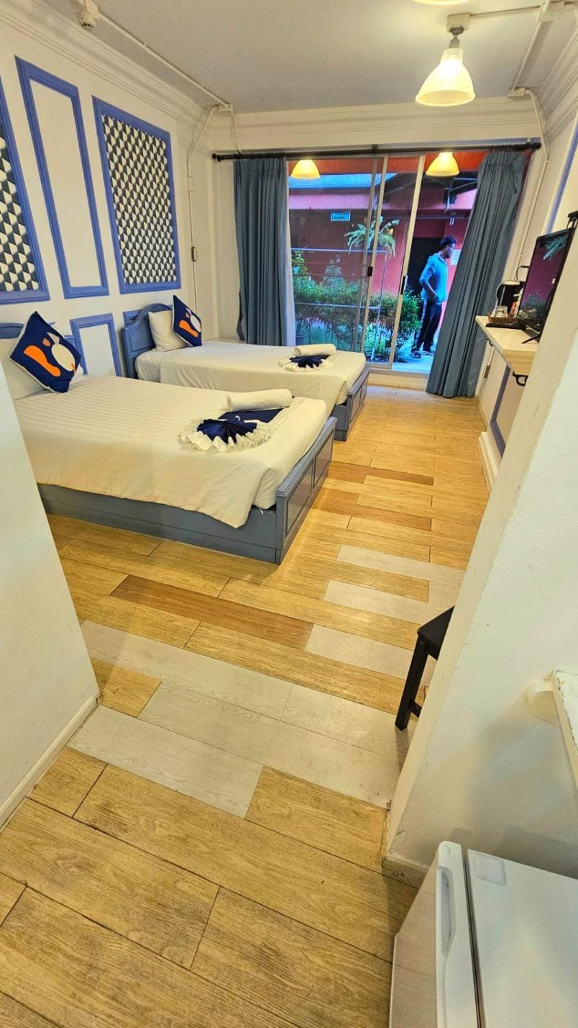 TV and multimedia, Photo of the whole room, Bedroom
