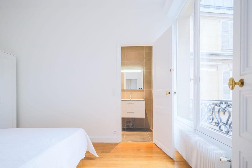 Palais Avenue des Champs-Elysées Apartment in Paris