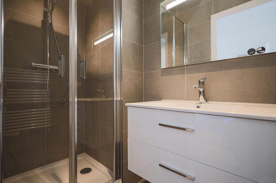 Palais Avenue des Champs-Elysées Apartment in Paris