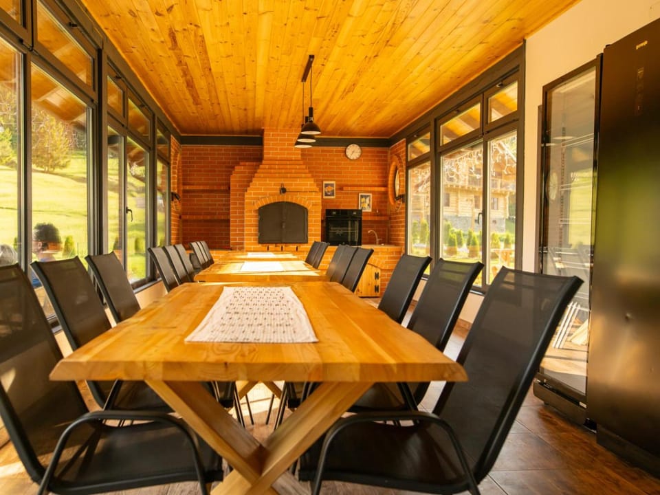 Restaurant/places to eat, Kitchen or kitchenette