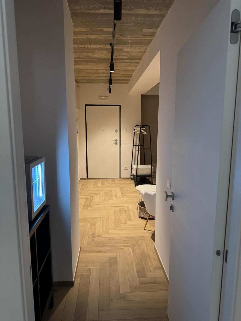 Bed, TV and multimedia, Photo of the whole room