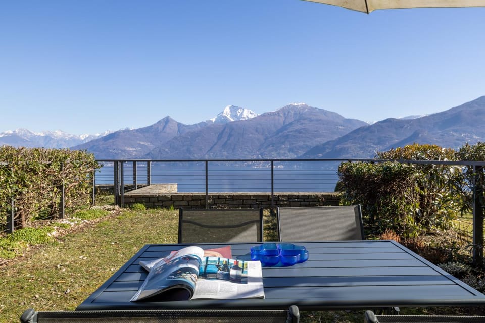 Day, Natural landscape, Garden, View (from property/room), Balcony/Terrace, Lake view, Mountain view, towels