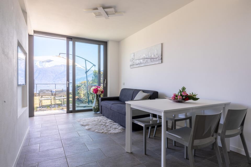 Natural landscape, View (from property/room), Balcony/Terrace, Living room, Seating area, Dining area