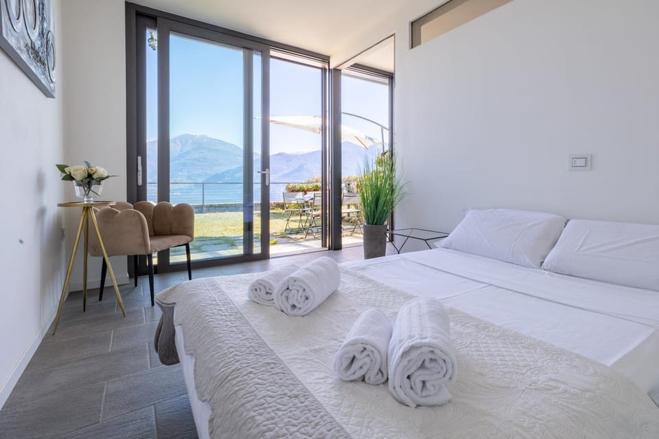 Bed, Natural landscape, Photo of the whole room, Bedroom, Mountain view, towels