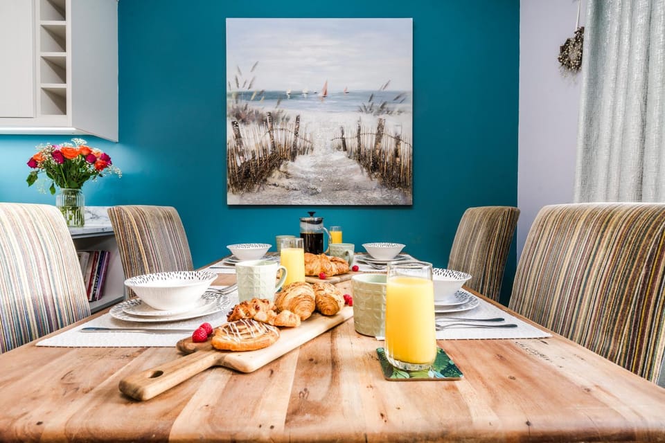 Food and drinks, Dining area, Food, Breakfast, Lunch, Drinks