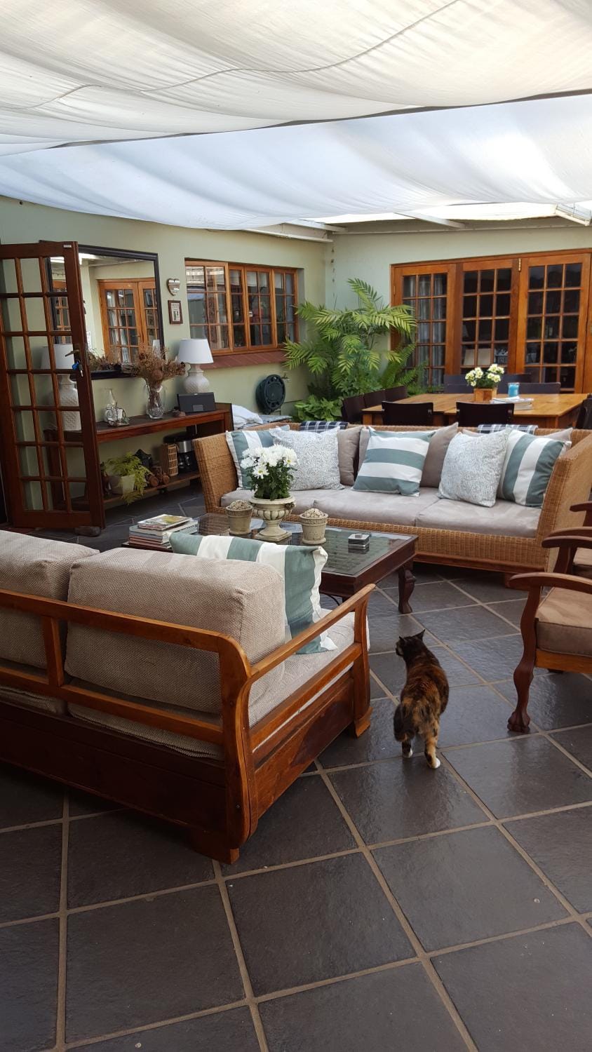 Property building, Seating area