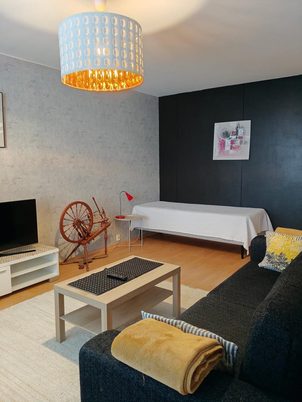 Bed, TV and multimedia, Living room, Photo of the whole room, Seating area