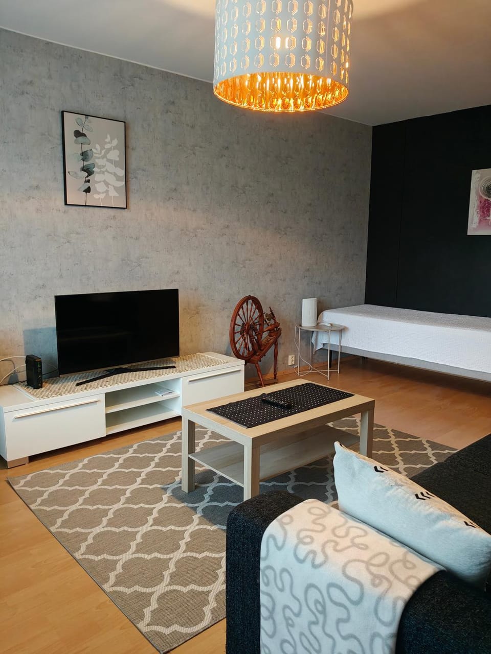 Communal lounge/ TV room, Bed, TV and multimedia, Living room, Photo of the whole room, Seating area