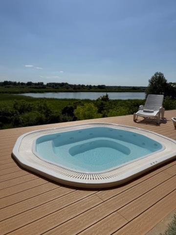 Day, Natural landscape, Lake view, Swimming pool, sunbed