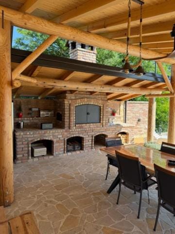 Patio, BBQ facilities, pet friendly