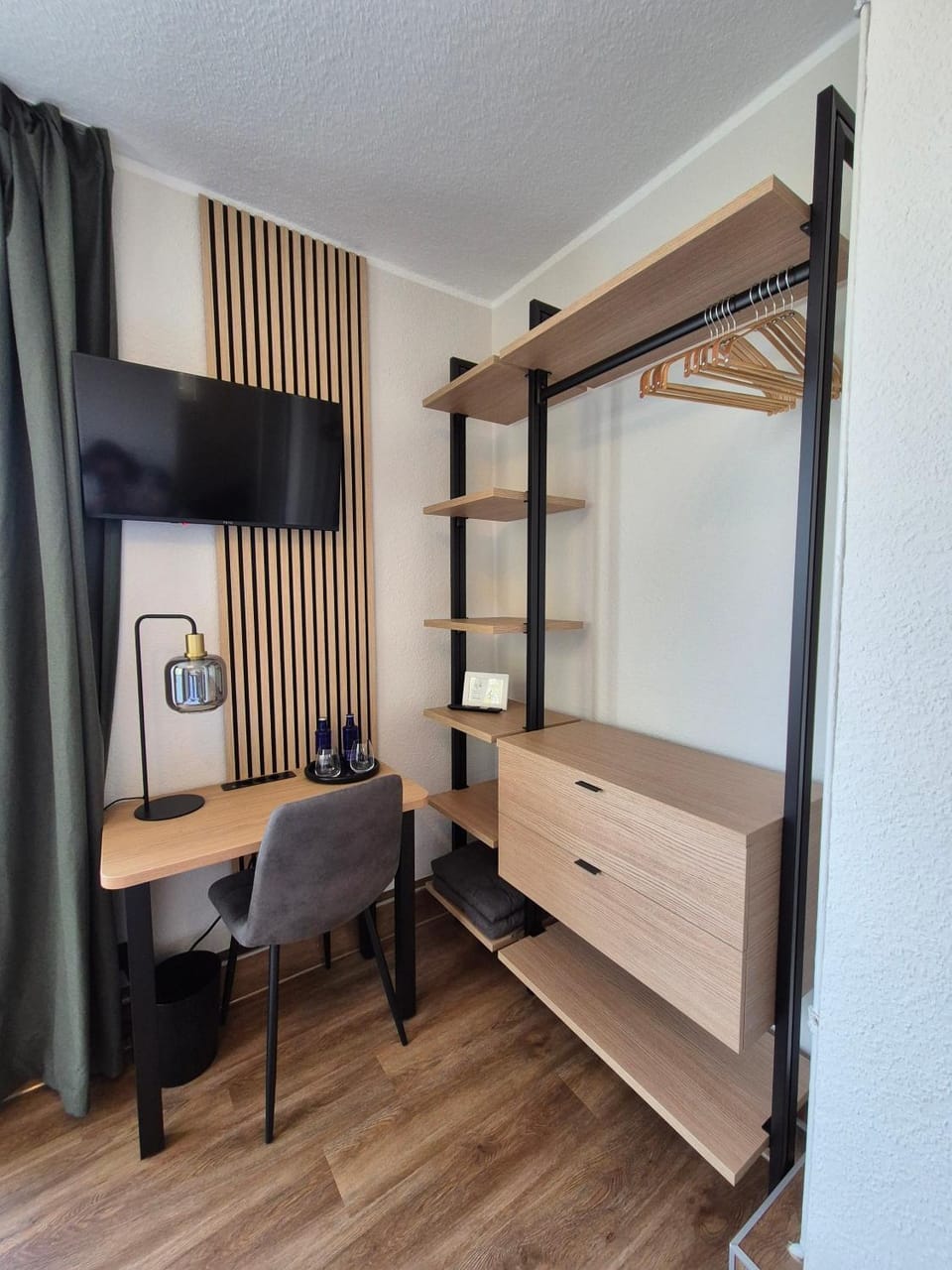 TV and multimedia, Photo of the whole room, Bedroom, wardrobe