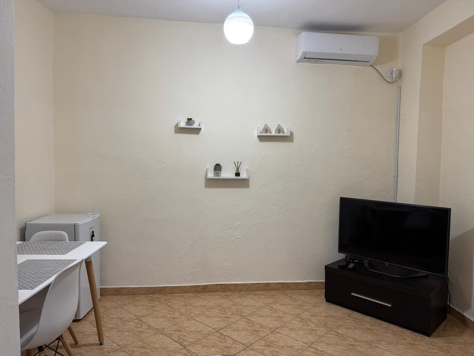 Tirana central guestroom Bed and Breakfast in Tirana