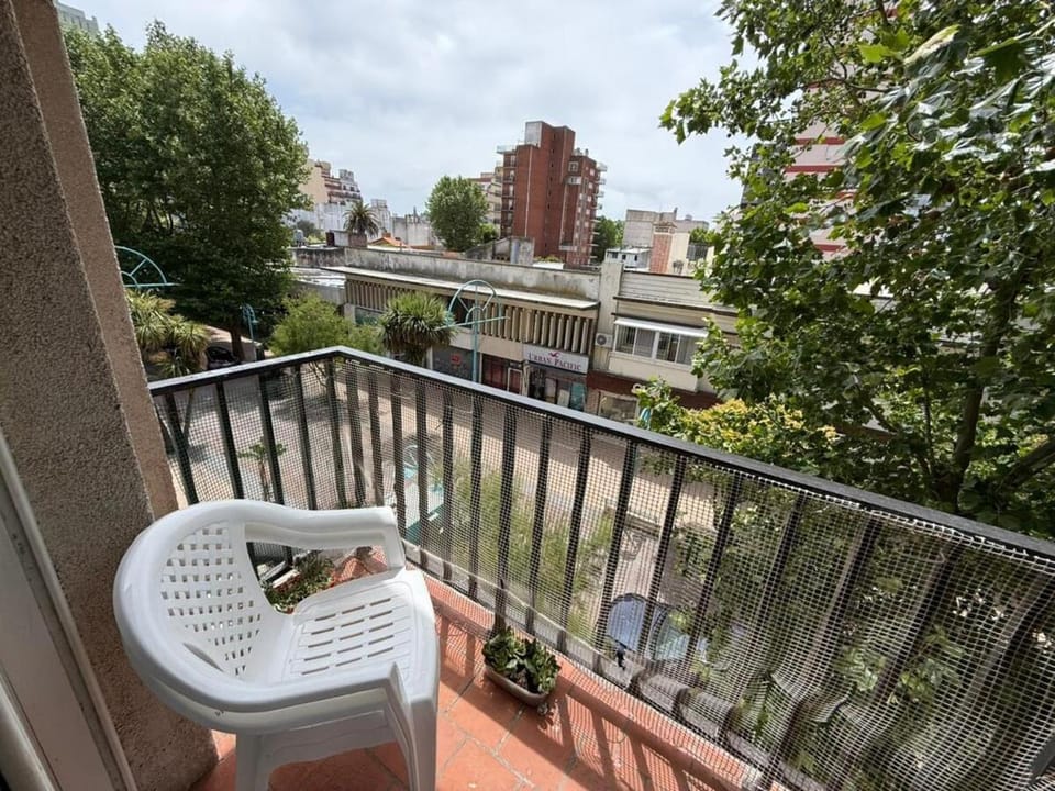 Hermoso dpto en peatonal Apartment in Miramar