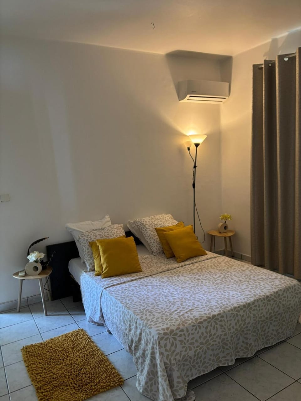 Bed, Photo of the whole room, Bedroom, air conditioner