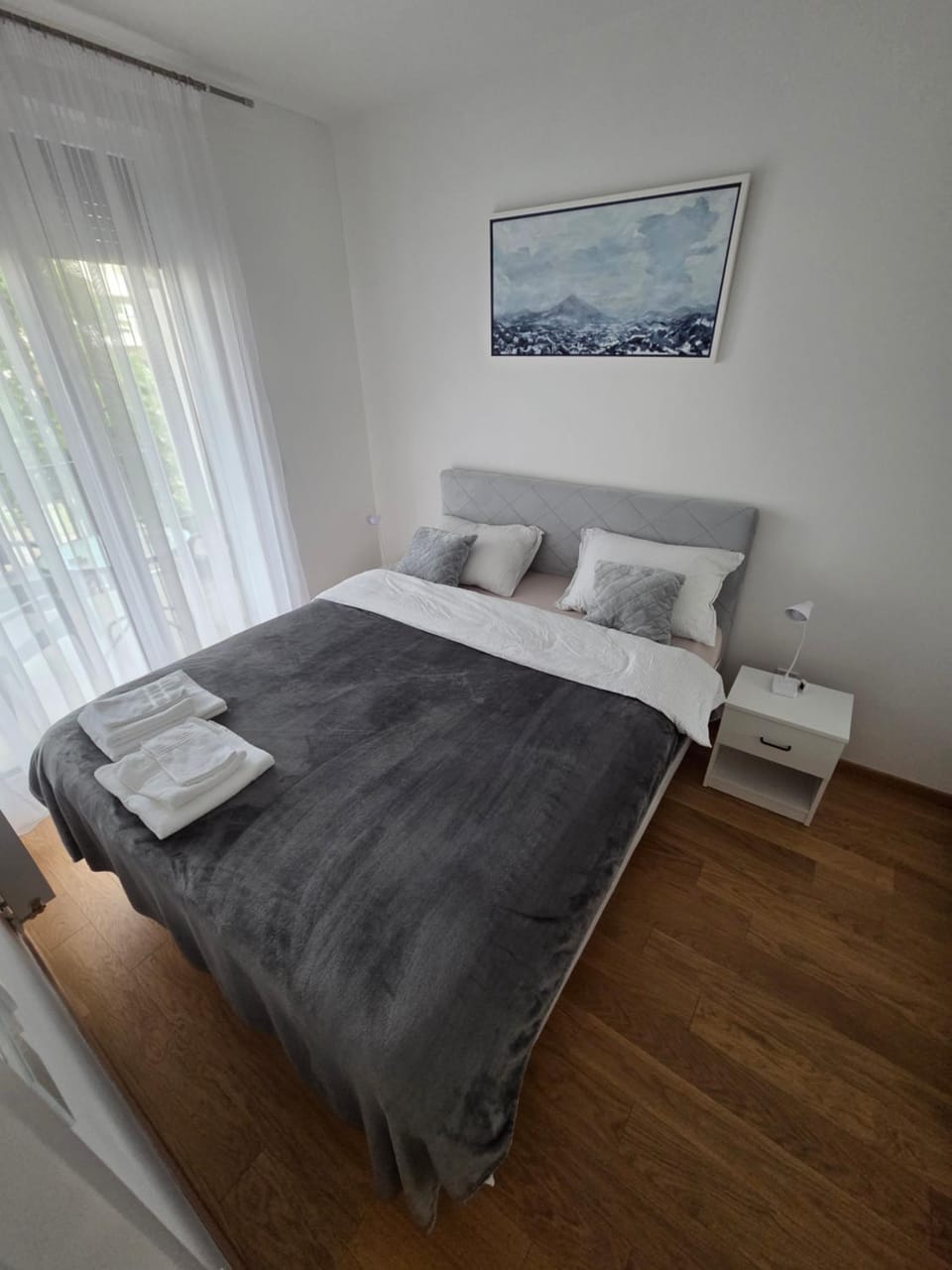 Bed, Bedroom, towels