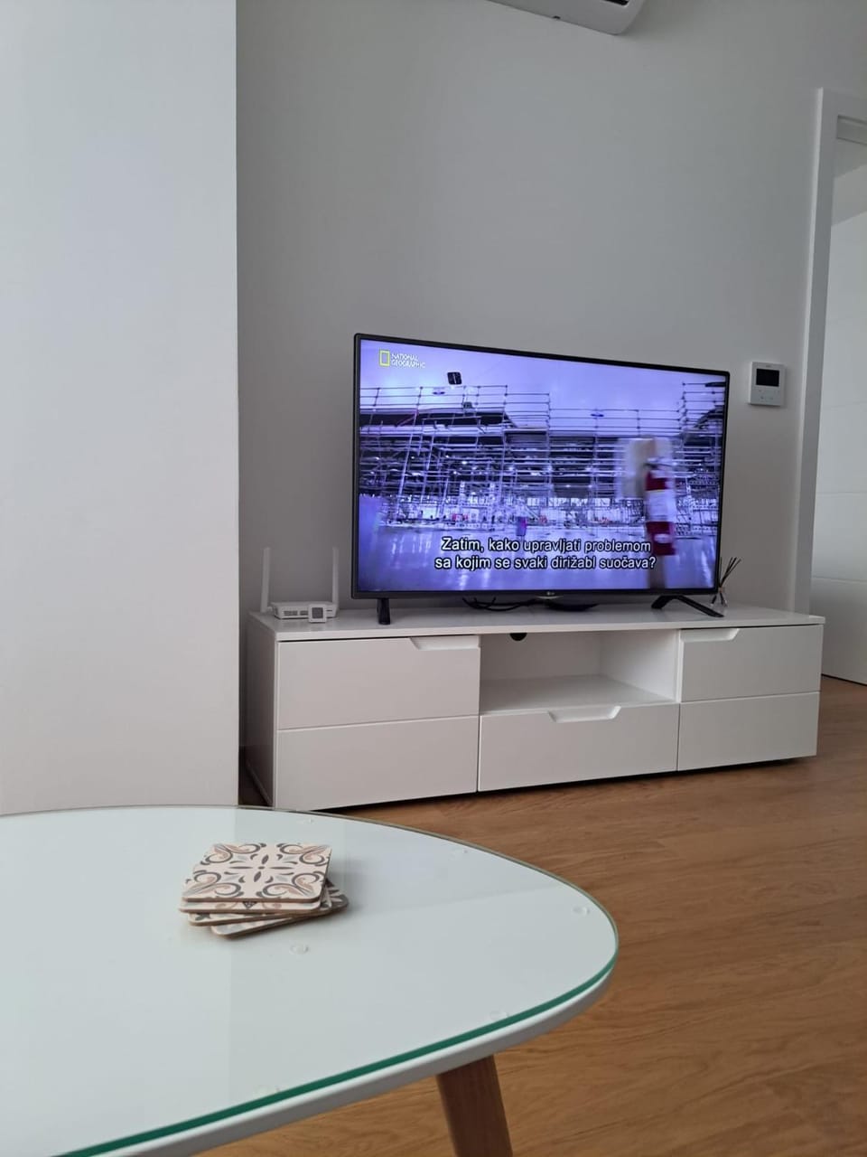 TV and multimedia, Living room, Seating area