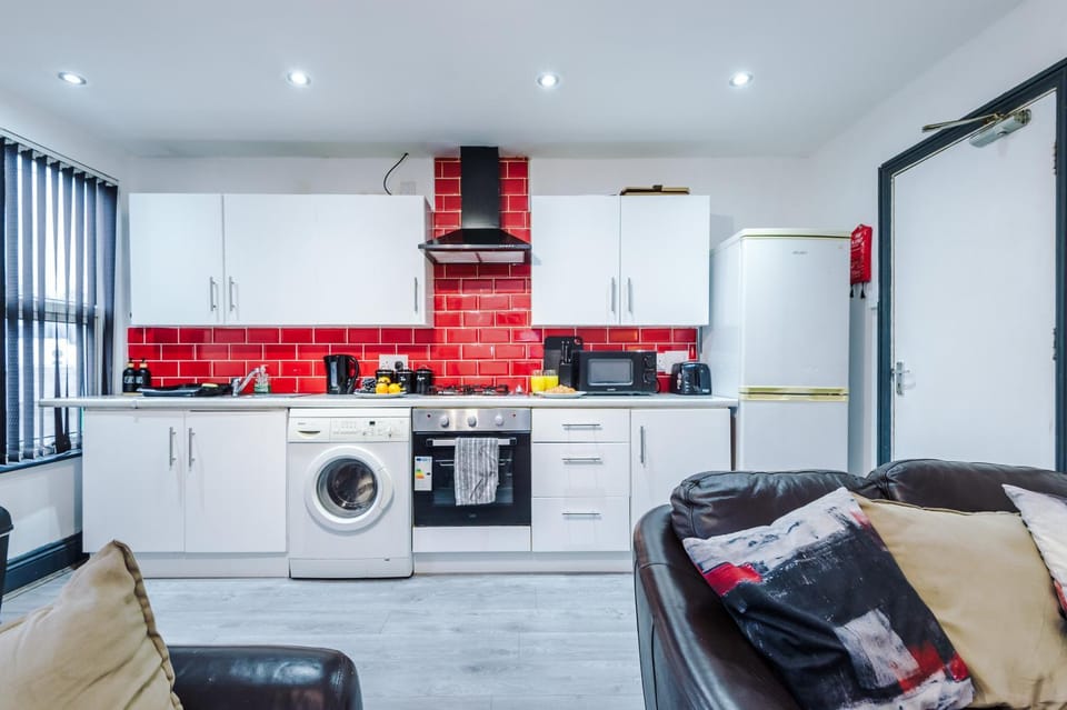 Coffee/tea facilities, Kitchen or kitchenette, oven, washing machine