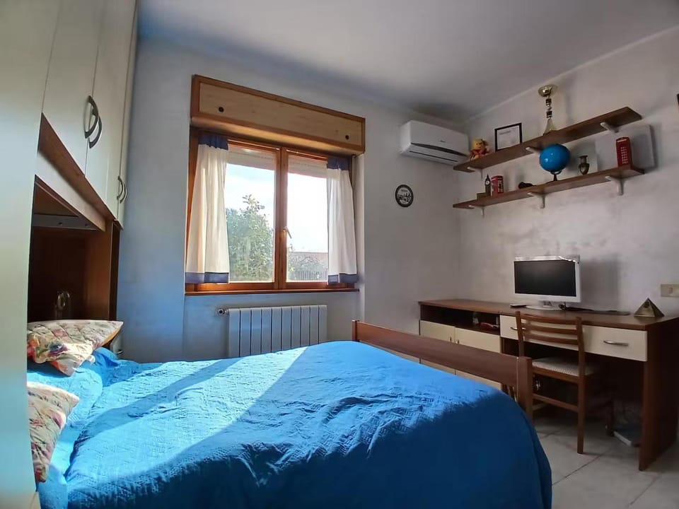 Bed, TV and multimedia, Photo of the whole room, Bedroom, air conditioner