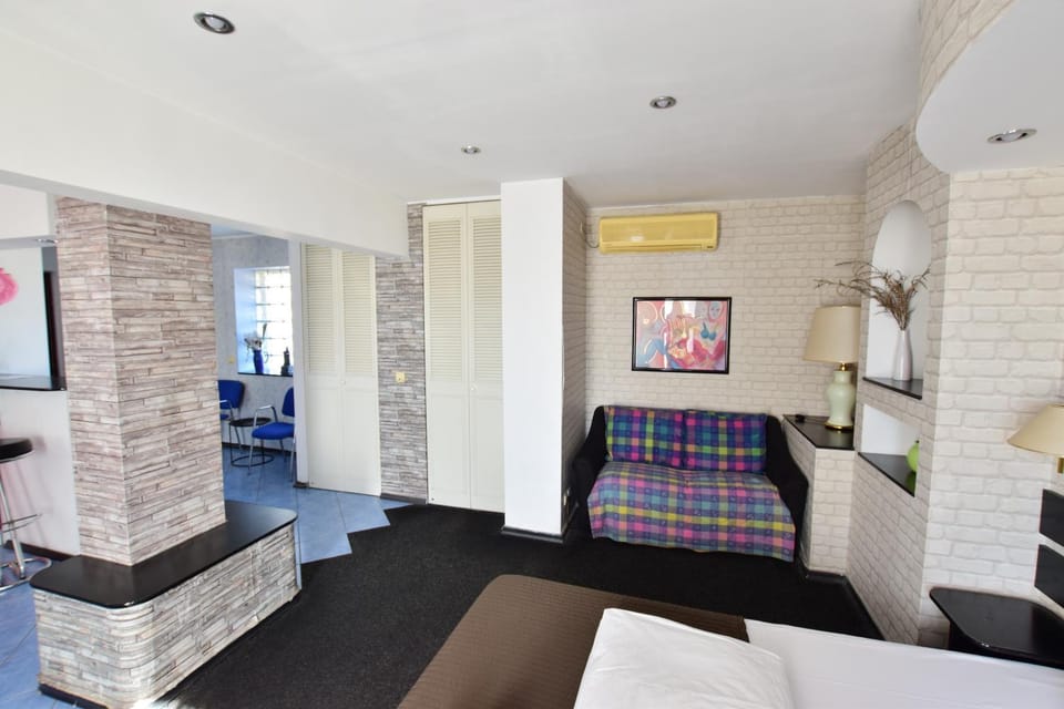 Living room, Photo of the whole room, Seating area