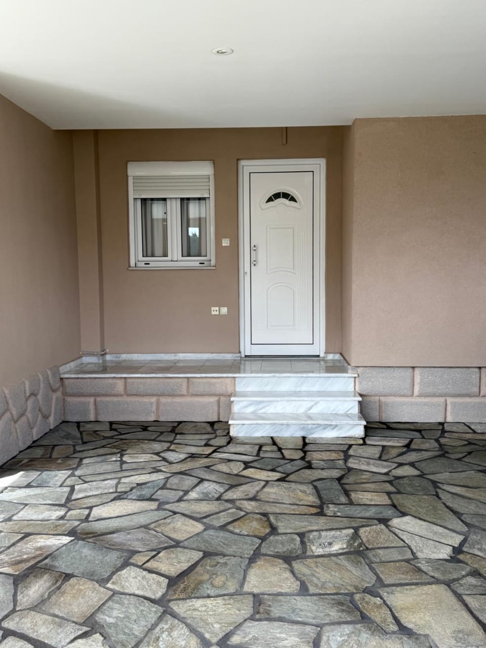 Facade/entrance, Balcony/Terrace