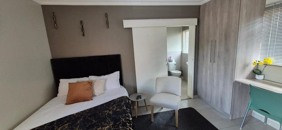 Ekuhlaleni Room 6 Apartment in Pretoria