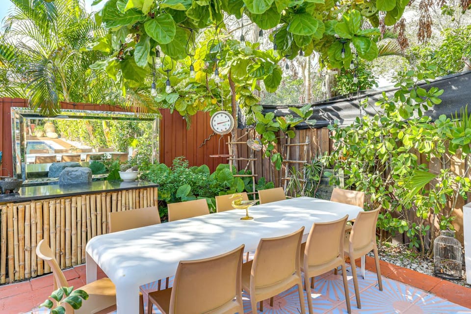 Tropical backyard w/pool: 10 min from Miami Beach! House in Miami Shores
