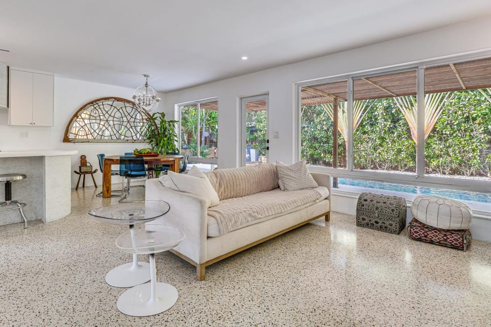 Tropical backyard w/pool: 10 min from Miami Beach! House in Miami Shores