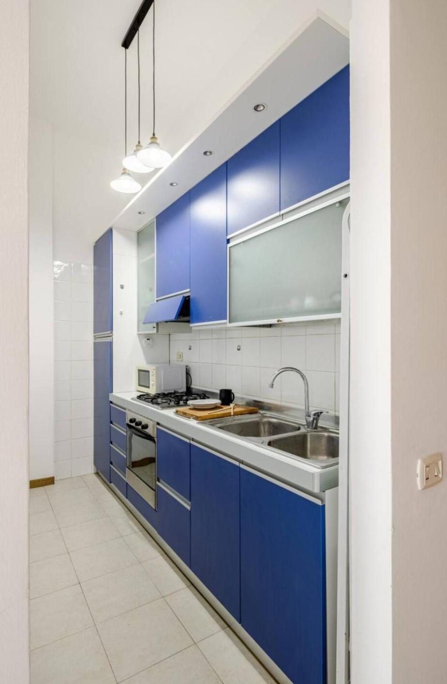 Kitchen or kitchenette, oven, stove