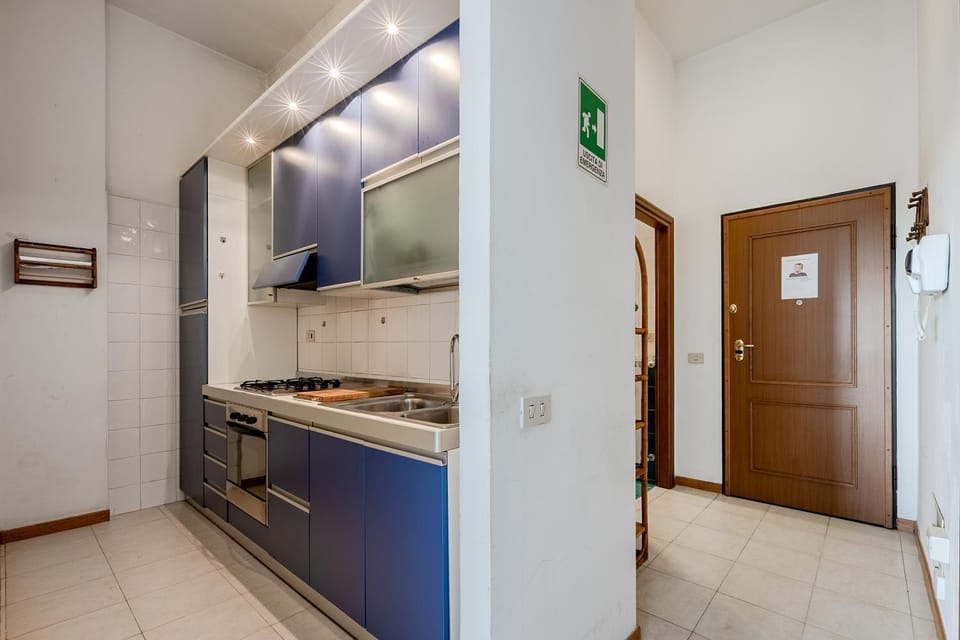 Kitchen or kitchenette, oven, stove