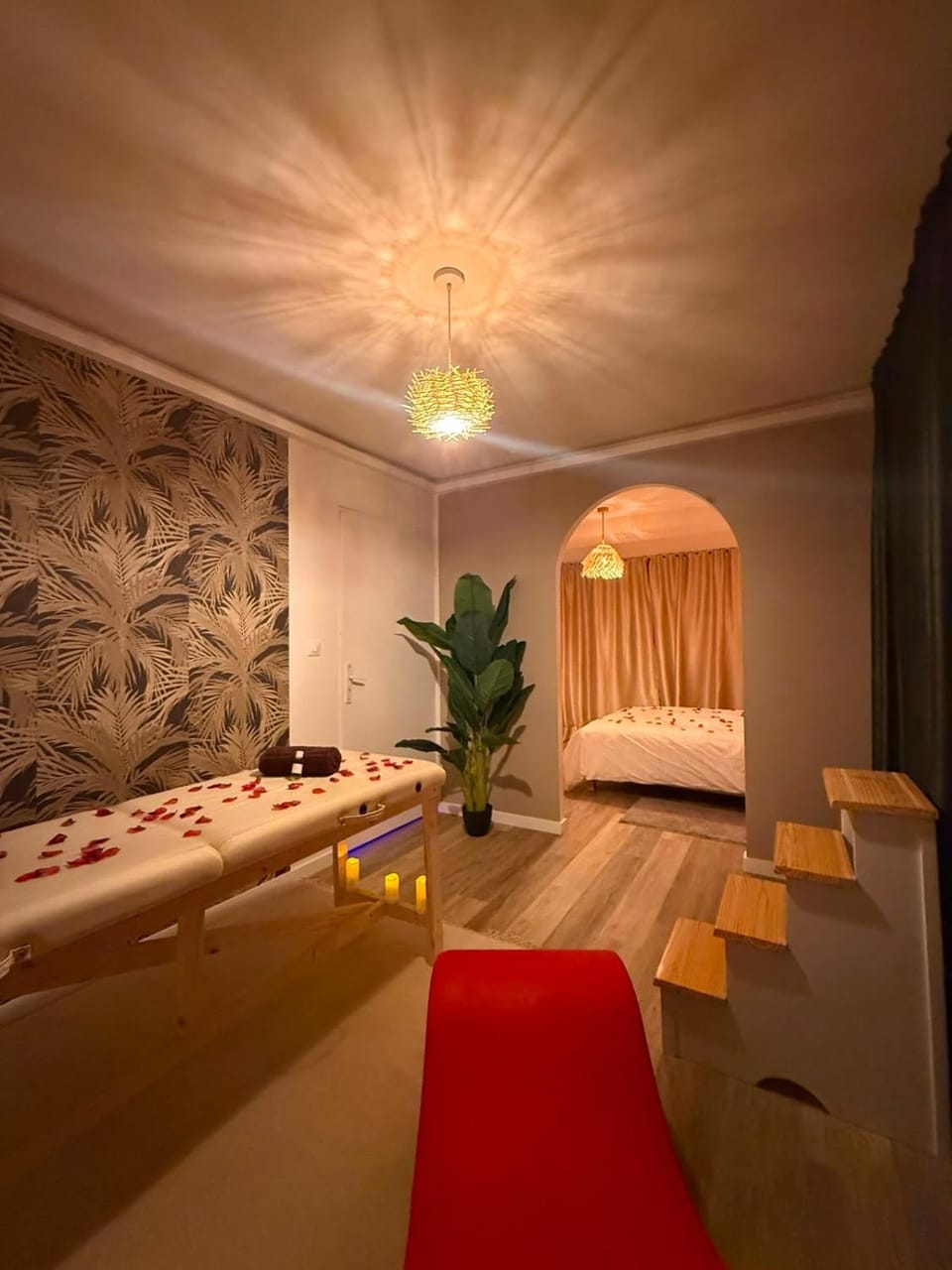 Villa Romance Intime Prestige -Jacuzzi Privatif, , Table a massage , Fauteuil tantra, Balançoire romantique Villa in Auvergne-Rhône-Alpes