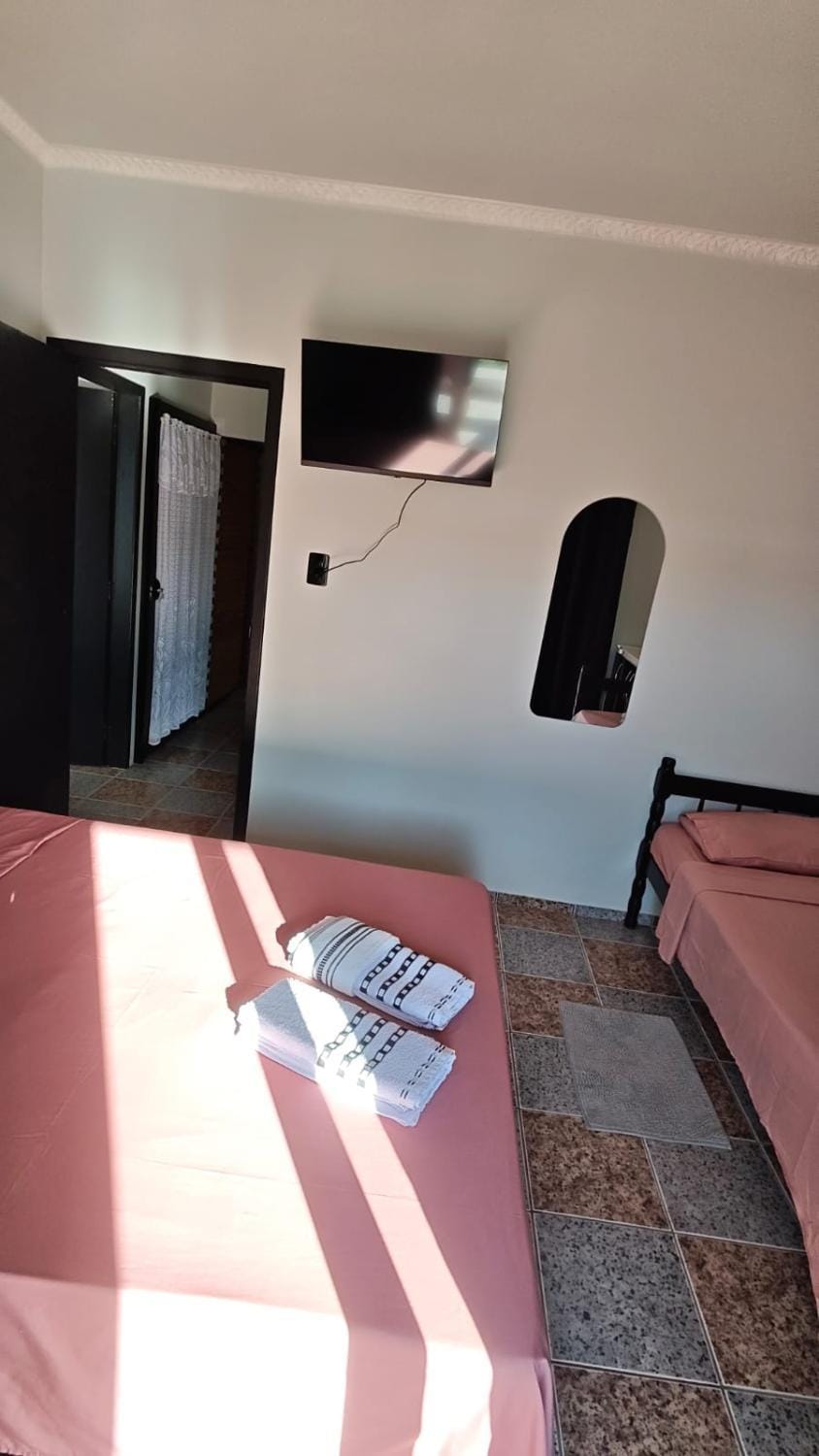 Bed, TV and multimedia, Photo of the whole room, Bedroom, air conditioner